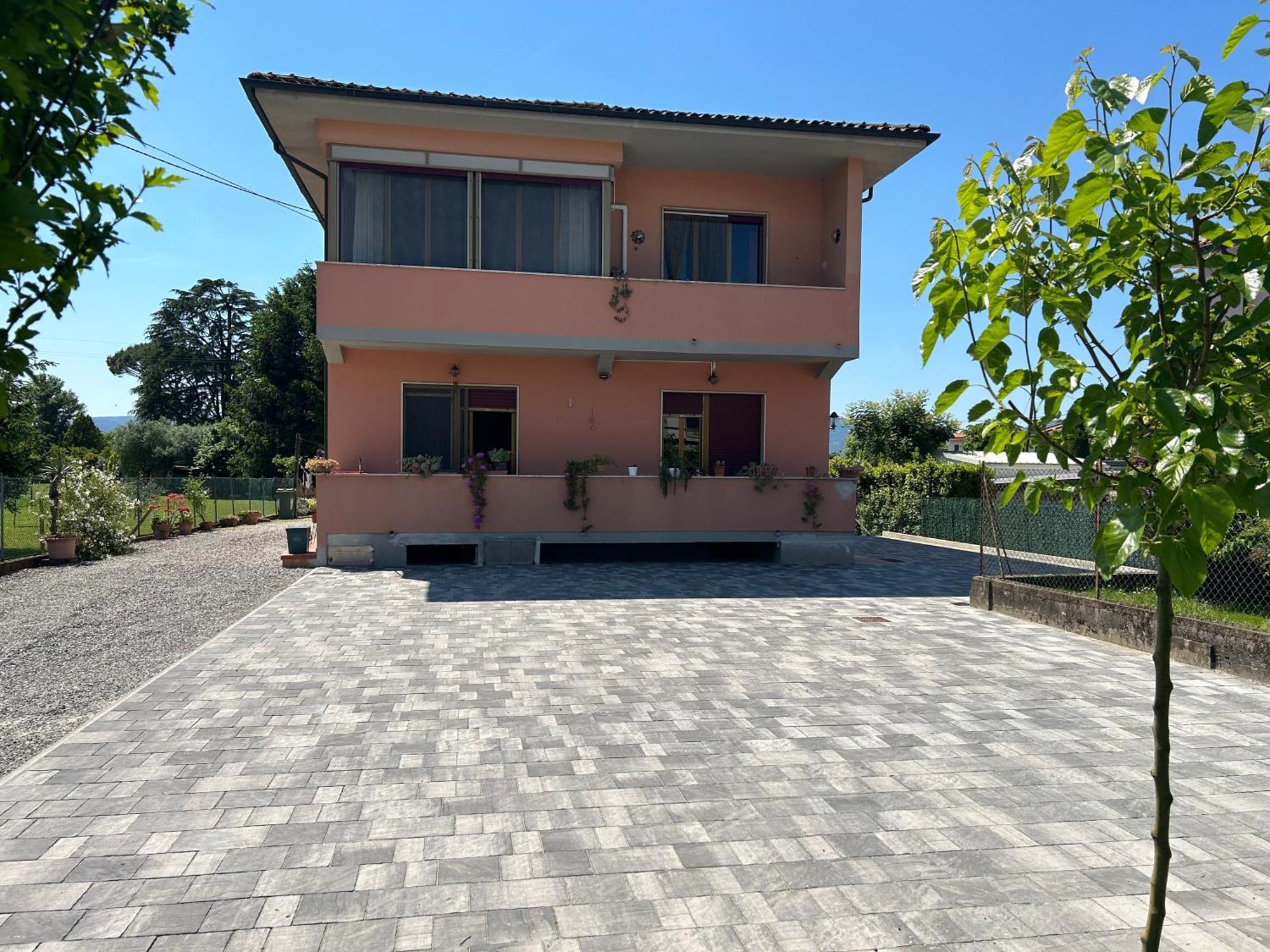 Albi'S House,Terrazza ,Wi-Fi, Parcheggio, Ac Apartment ลุคคา ภายนอก รูปภาพ